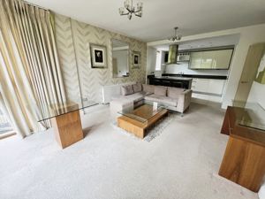 Lounge- click for photo gallery